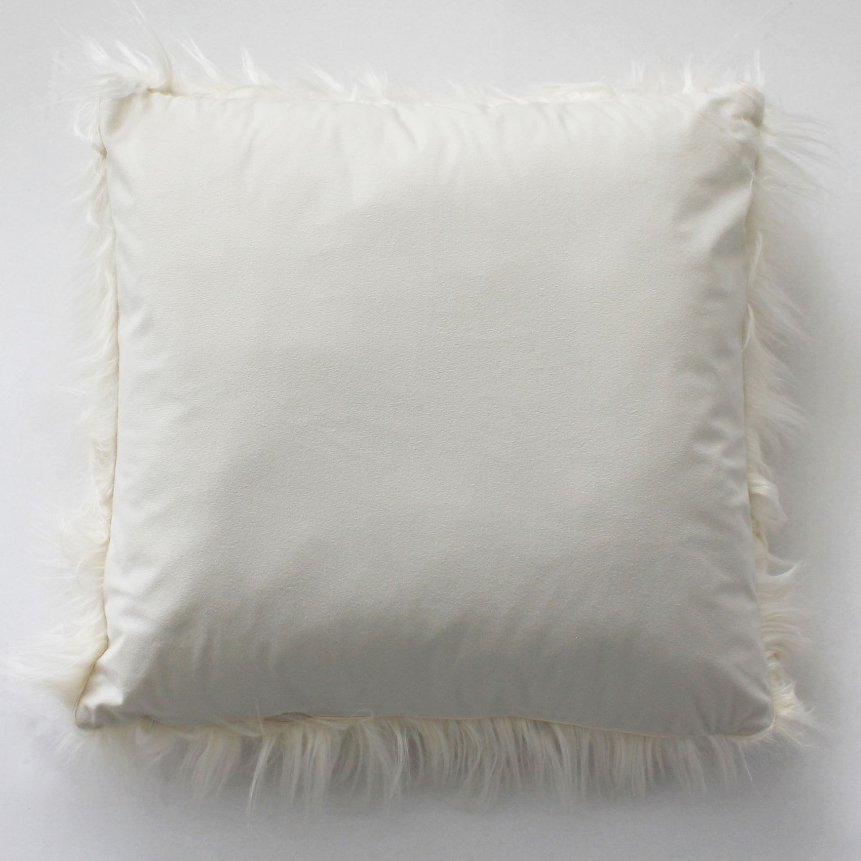 Coussin déhoussable uni imitation fourrure - Ecru