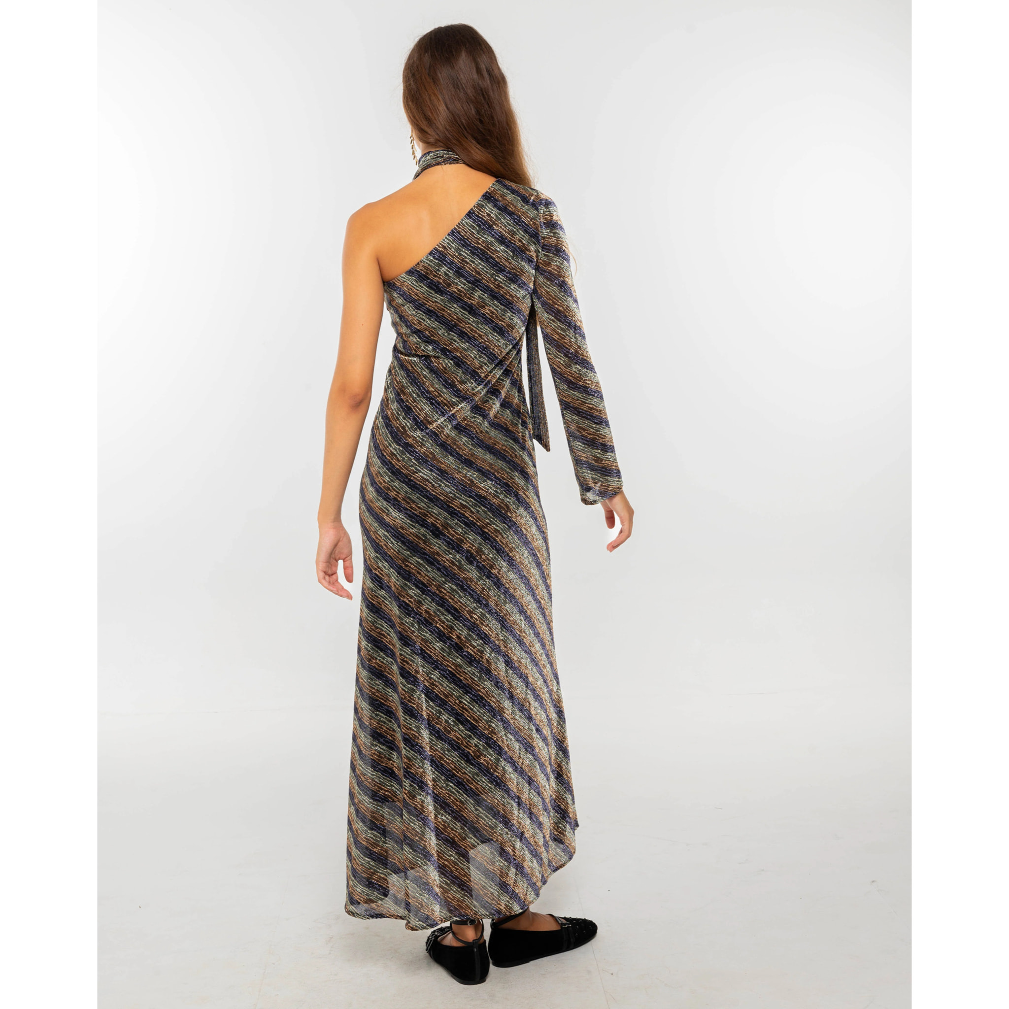 Vestido largo con brillo de manga larga.