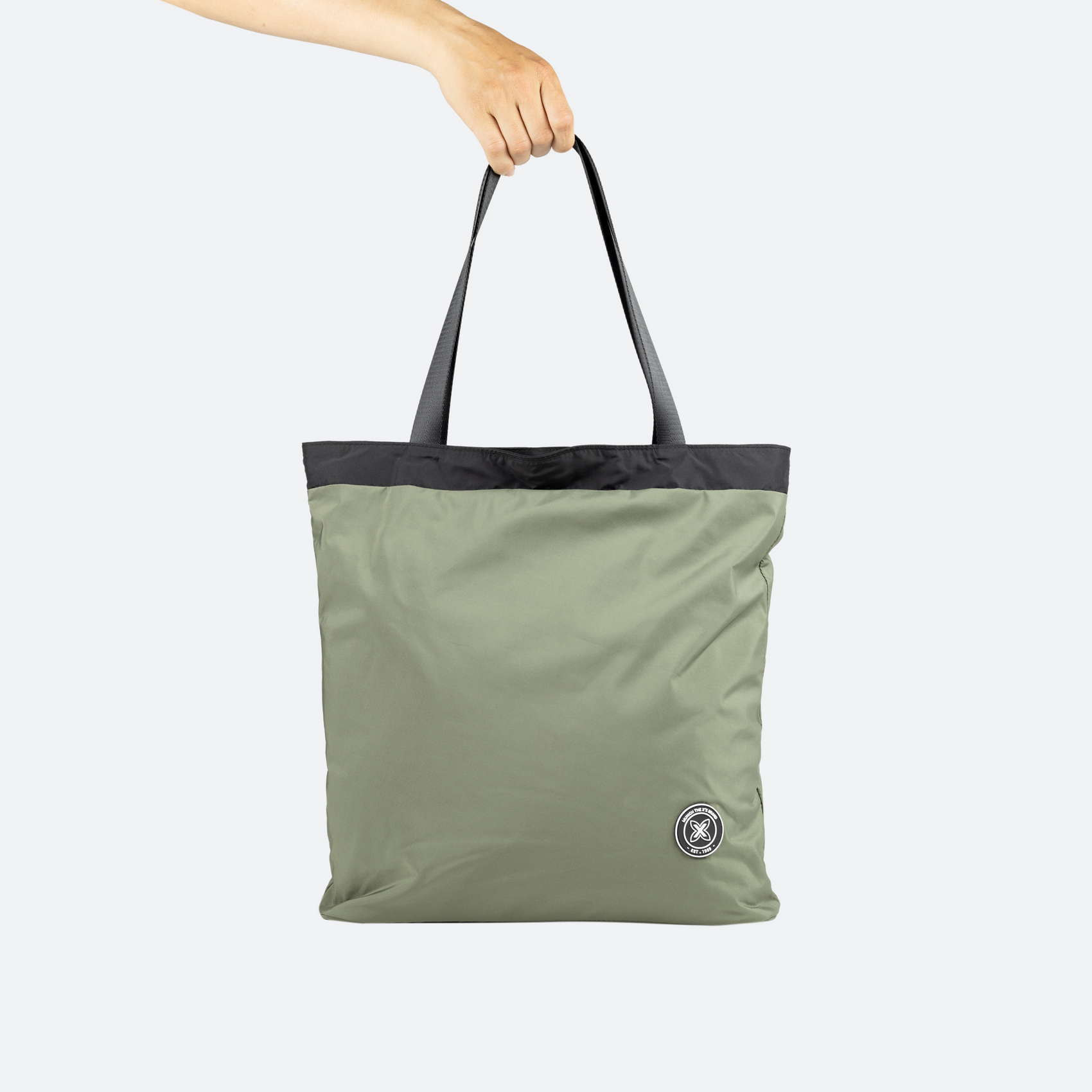 Bolso Tote y Mochila Convertible de Nylon Kaki TOTE BACKPACK. SHALLOW.