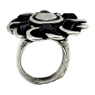 Anillo piel cosido flor negro en plata 10µ