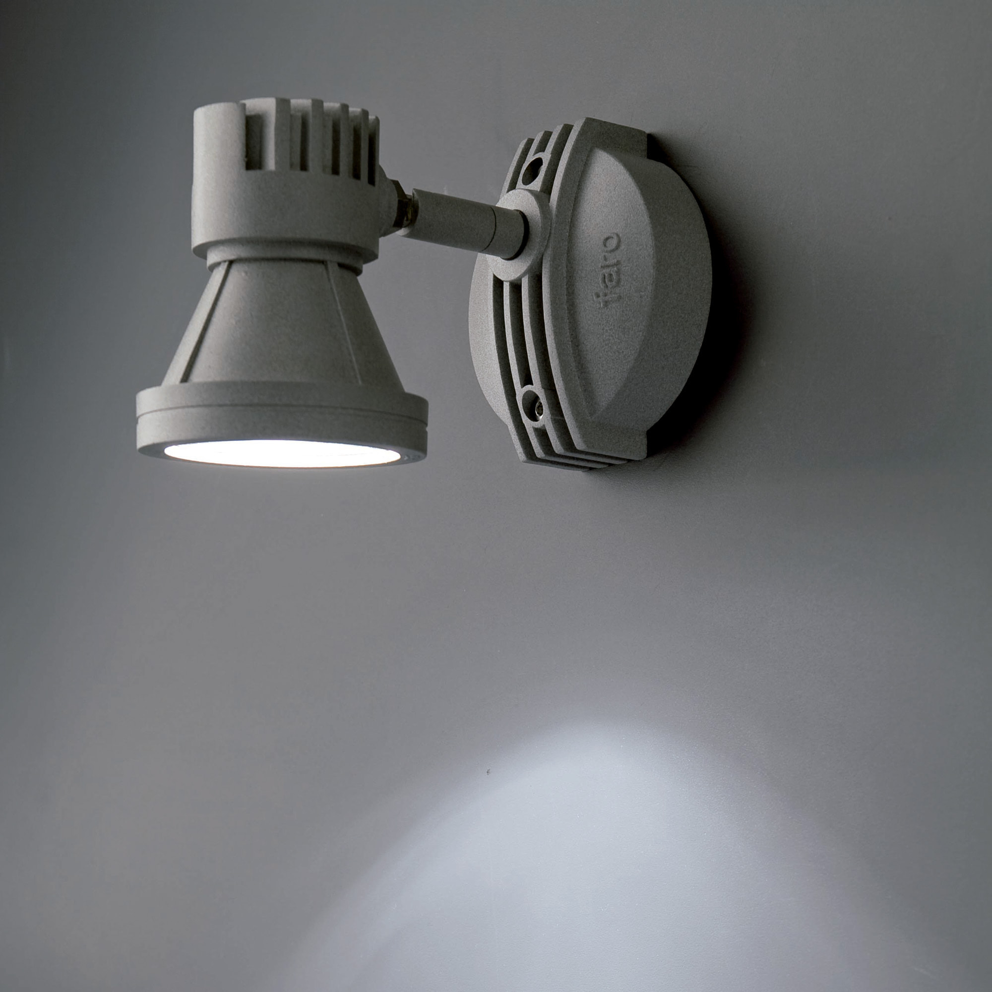 PROJECT 73 Lámpara proyector aplique gris