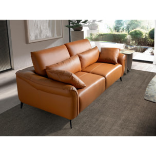 Sofá Angel Cerdá de 3 plazas tapizado en piel de origen vacuno en marrón patas de acero inoxidable en epoxi negro 209x107x105cm