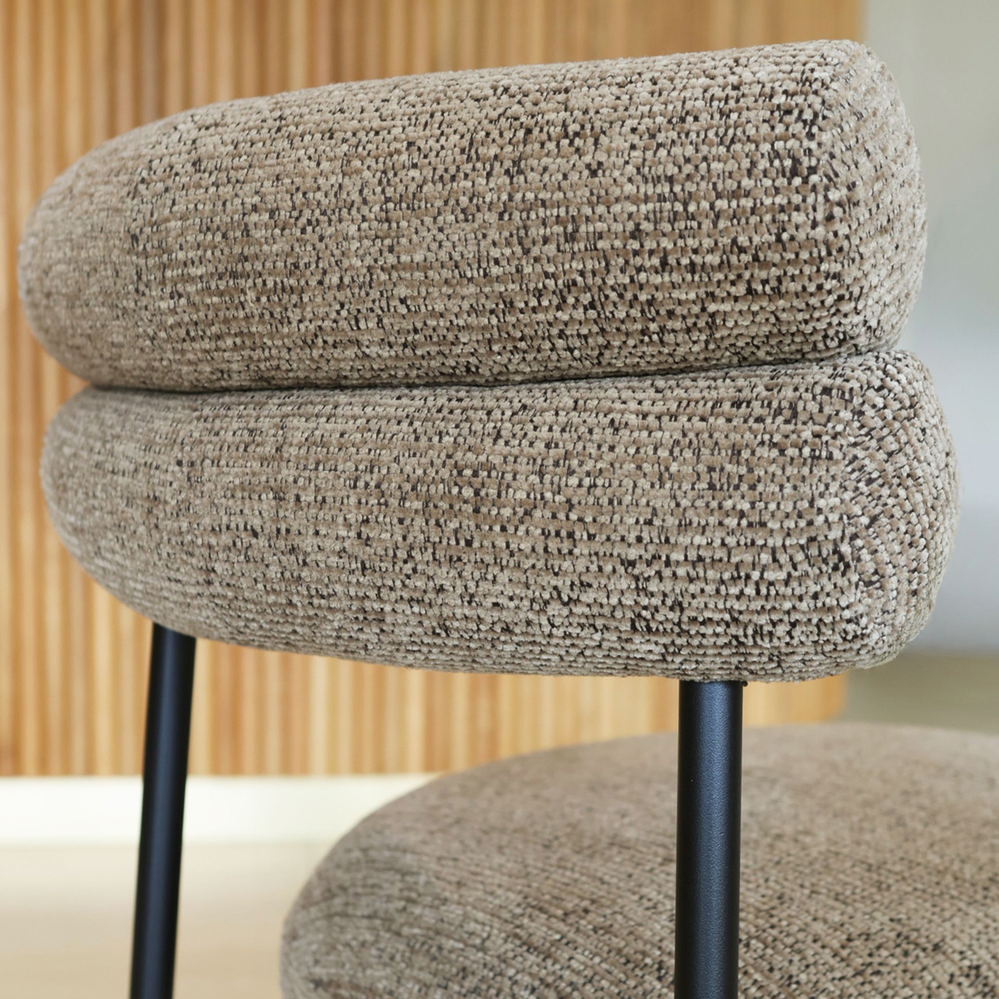 Lot de 2 chaises en tweed marron avec pieds en métal noir GINA