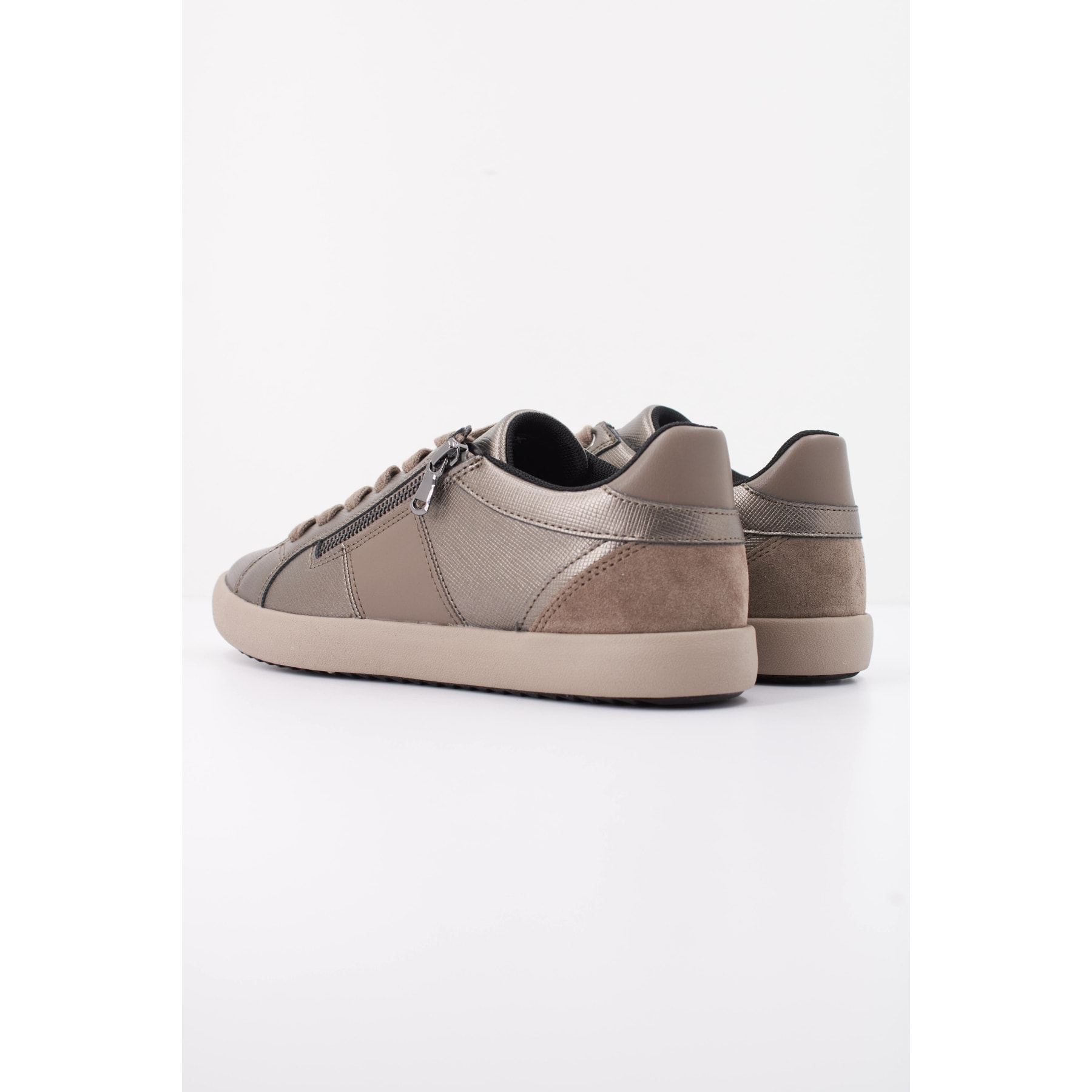Sneakers de  Mujer de la marca GEOX  modelo D366HE 06P22 D BLOMIEE BRONCE