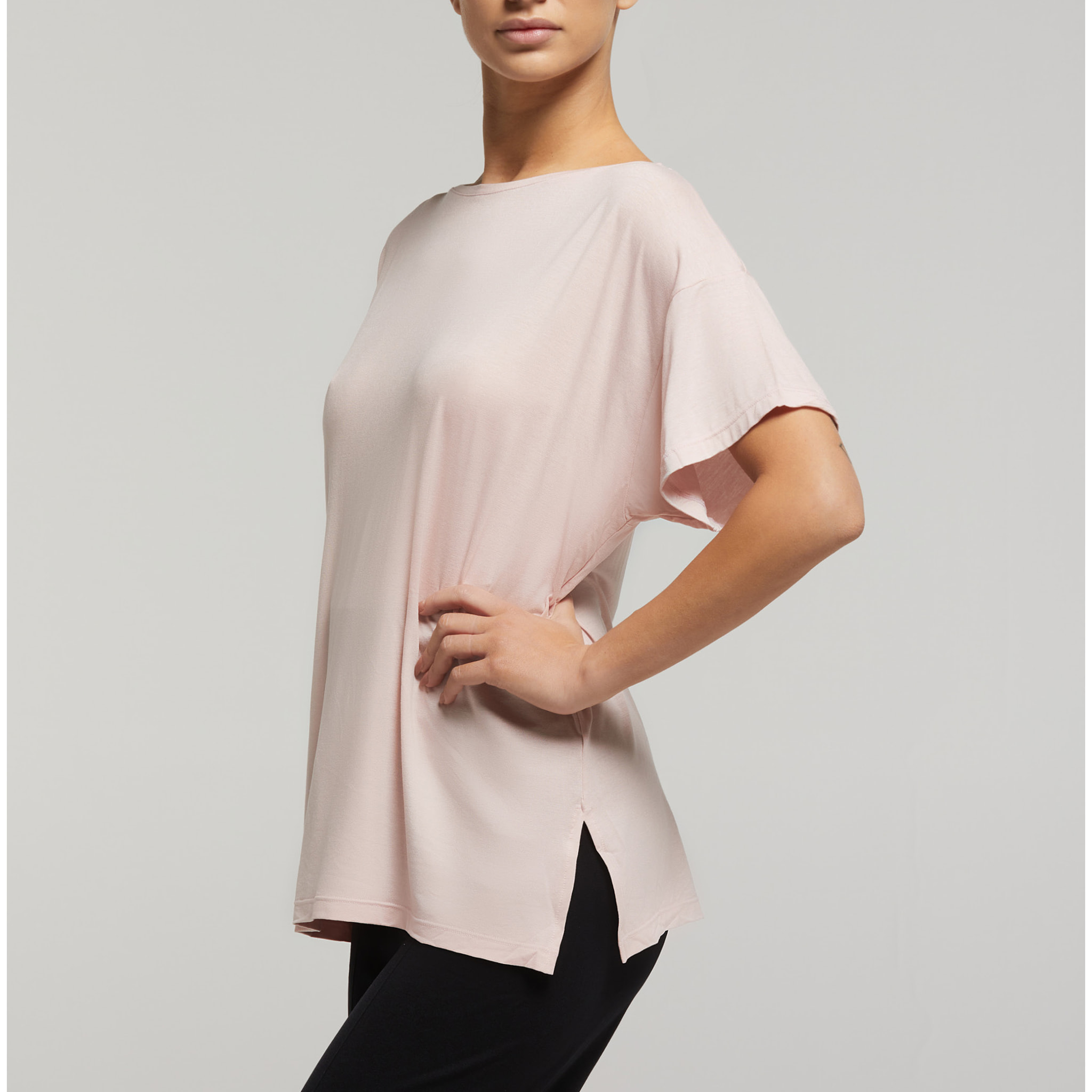 Maglia manica corta scollo barchetta in viscosa sostenibile vestibilità over