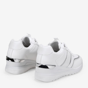 Zapatillas blancas con cordones y cuña