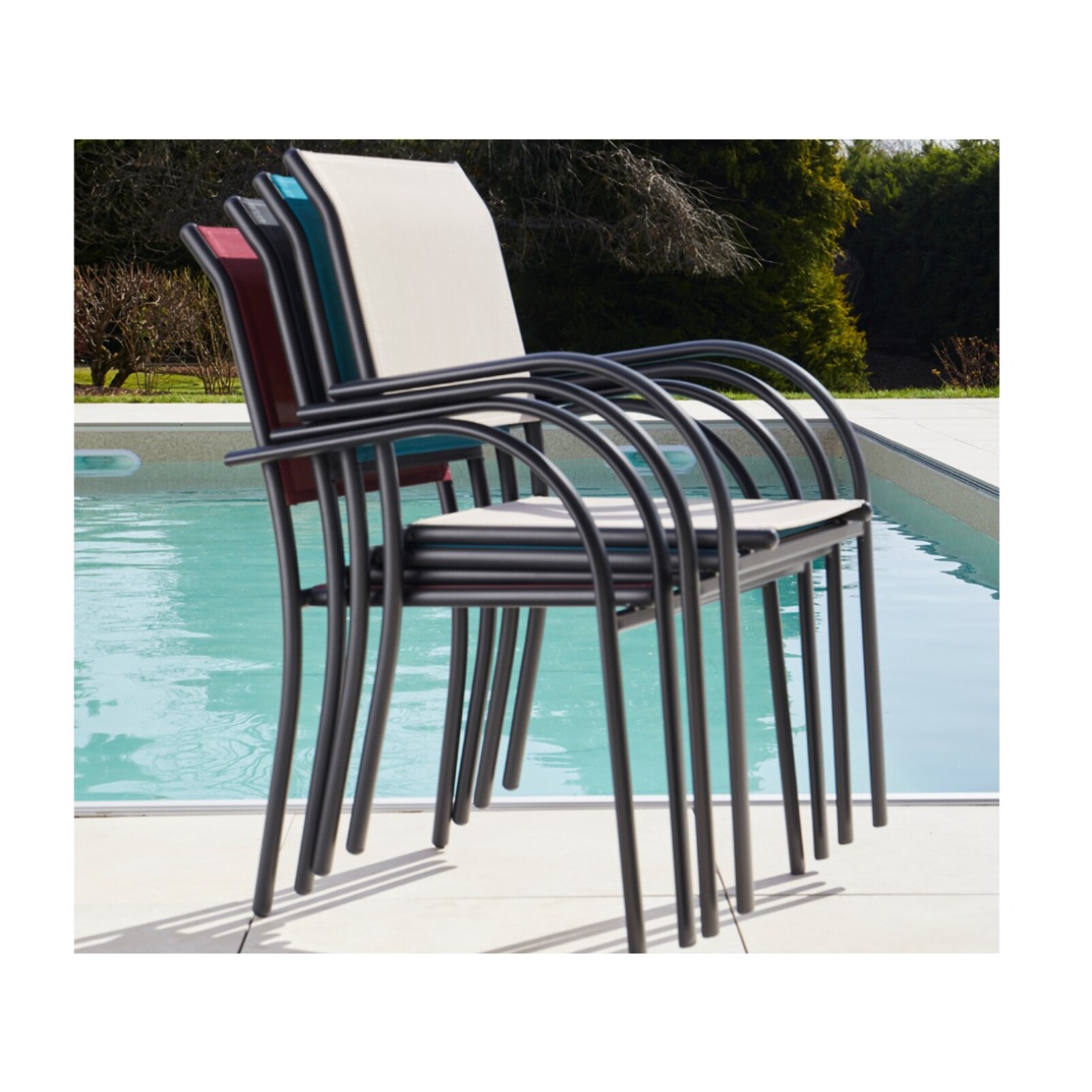 Ensemble table et fauteuils de jardin  - Chêne doré et Nuit - TIMOR