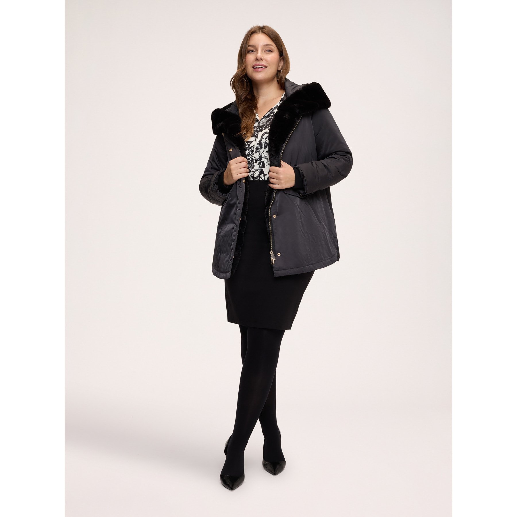 Fiorella Rubino - Piumino liscio con cappuccio e imbottitura Sorona® - Nero