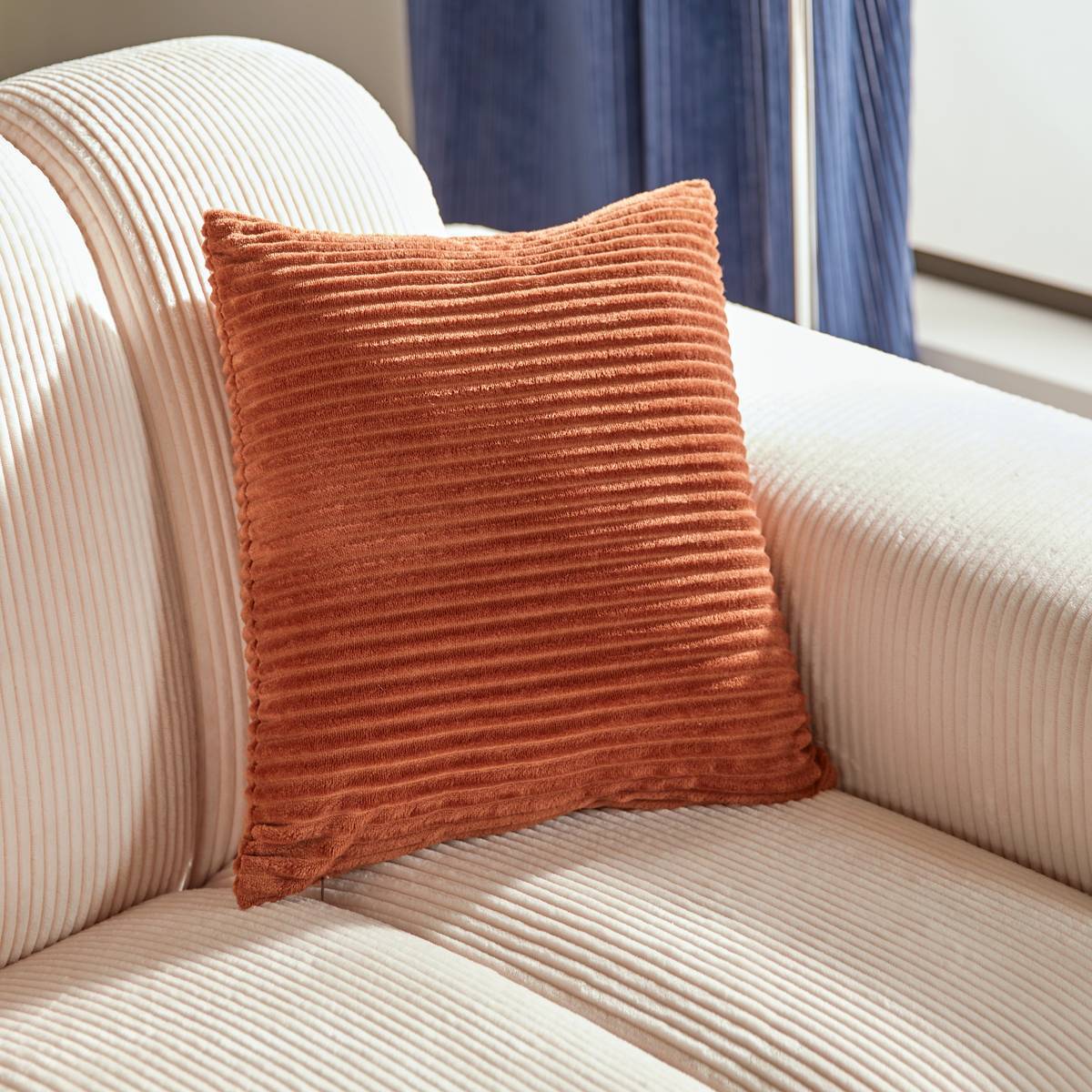 Coussin Arum marron tonka 38x38cm