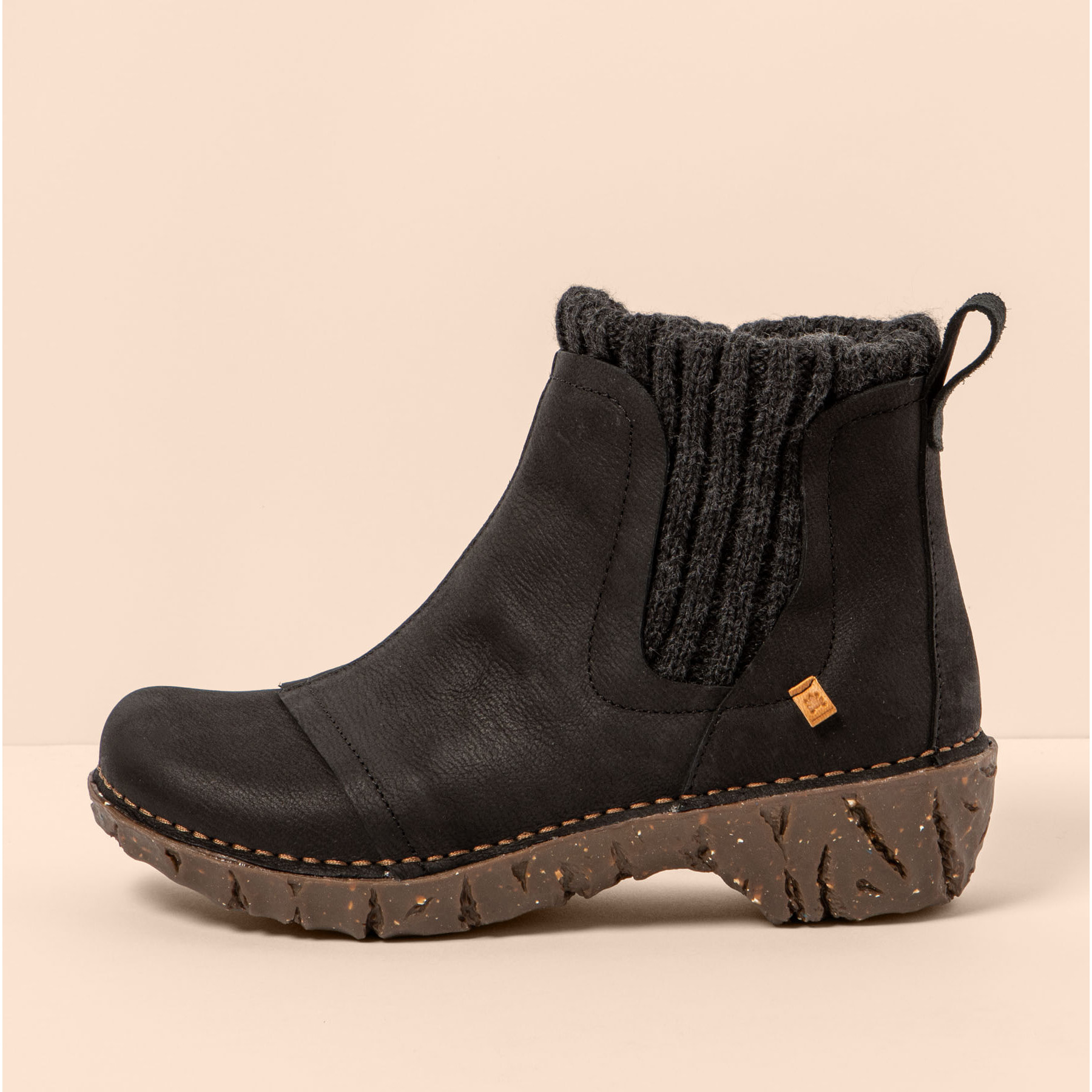 Botines NE23 PLEASANT BLACK/ YGGDRASIL color Black