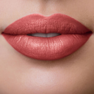 LIP SHOT Rossetto satinato dalla texture leggera ed avvolgente