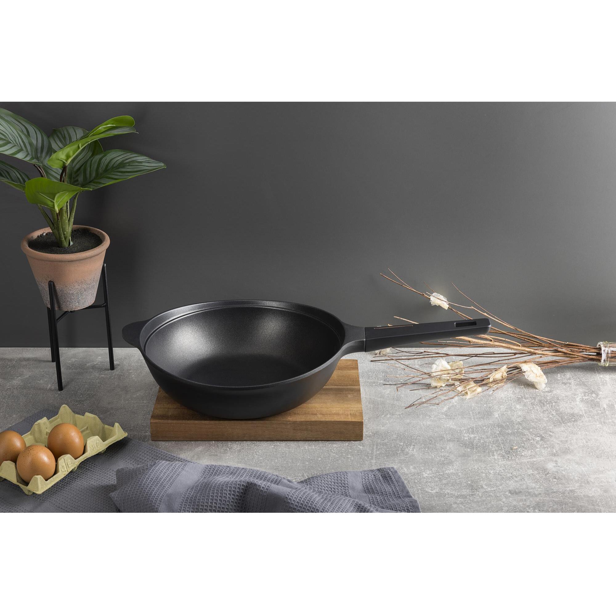 Juego de 2 Sartenes Ø24Ø28cm + Sartén Grill 28x28cm + Wok Ø30cm en aluminio fundido color Negro Copper Bergner