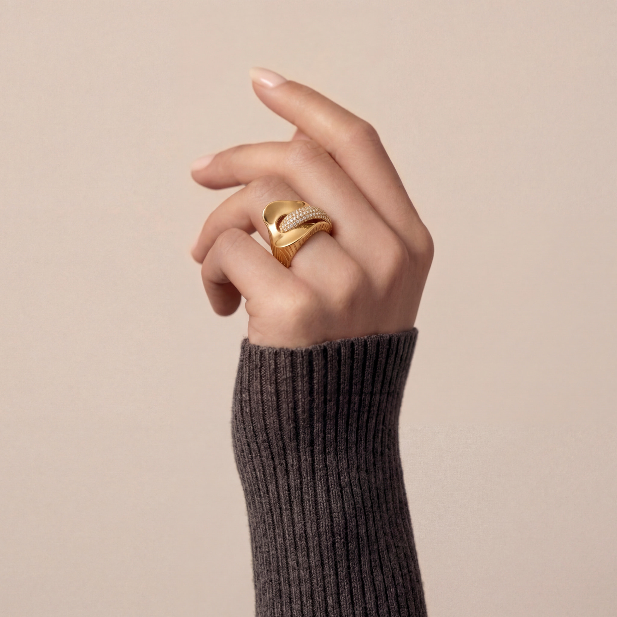 Anillo Lefri acabado oro amarillo 18k