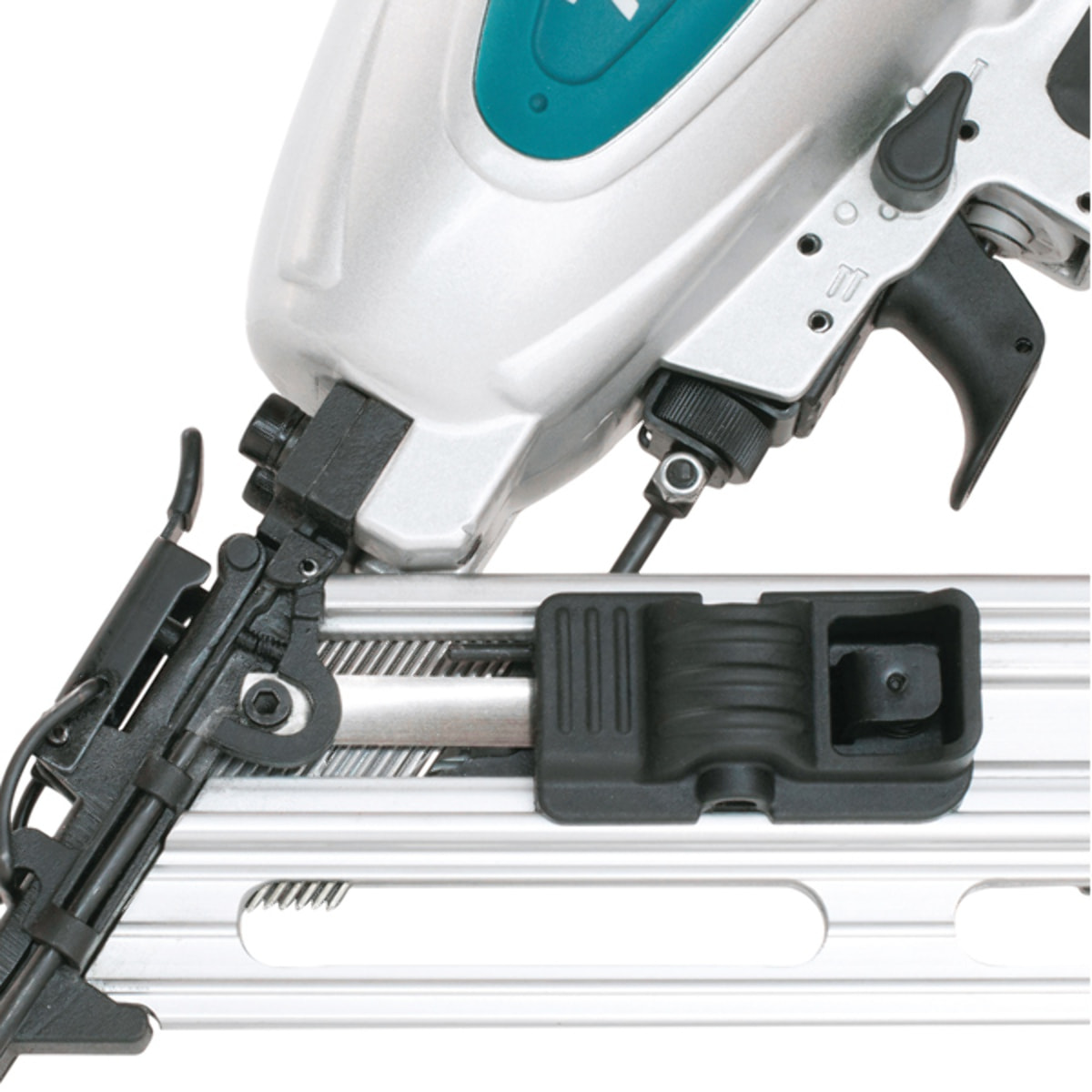 Clavadora neumática 8,3 bar 32 a 64 mm MAKITA - AF635