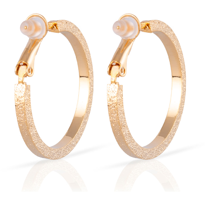 Pendientes de aro plano de cobre con baño de oro auténtico y acabado brillante, 30 mm, cierre catalán de plata de ley 925 con acabado dorado electroplateado.