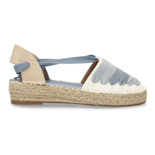 Sandalia de plataforma con cintas.