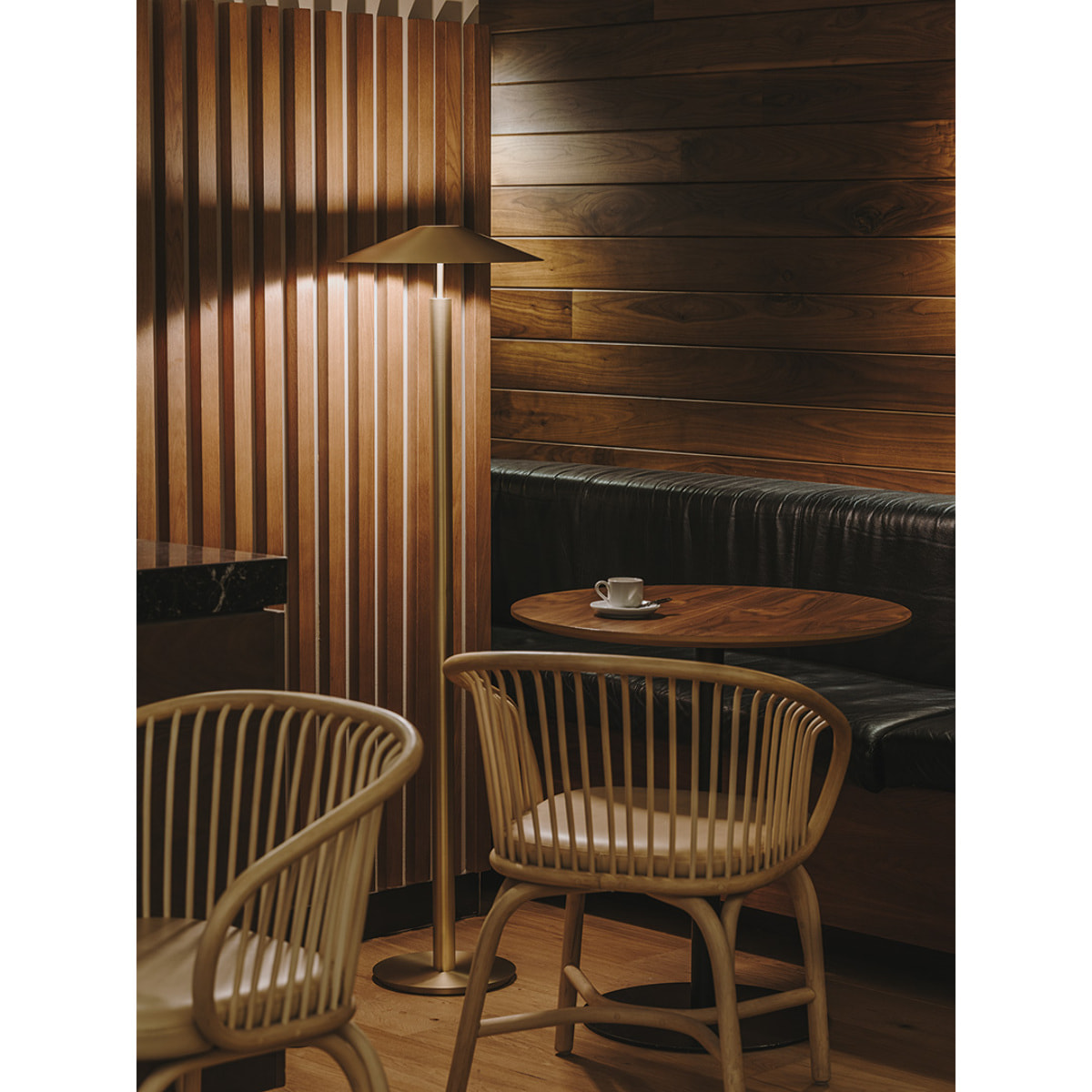 LEDS C4 Pie de salón H LED 27.7 Blanco cálido - 2700K ON-OFF Oro mate 1207lm