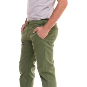 Pantalón chino minimalista para hombre.