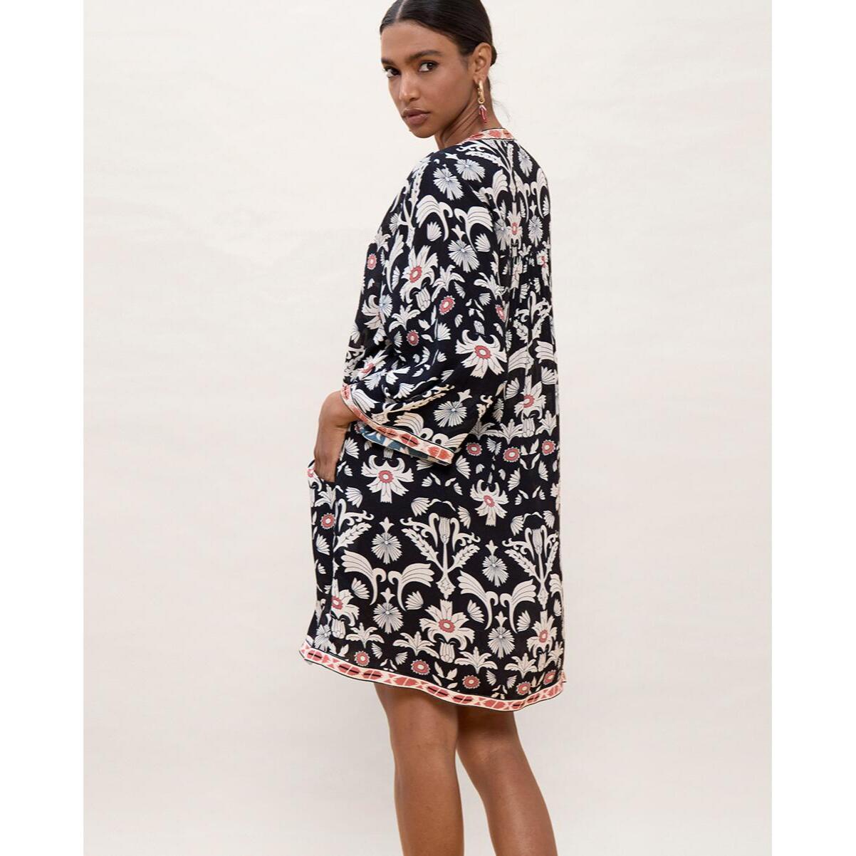 Abito corto con stampa etnica