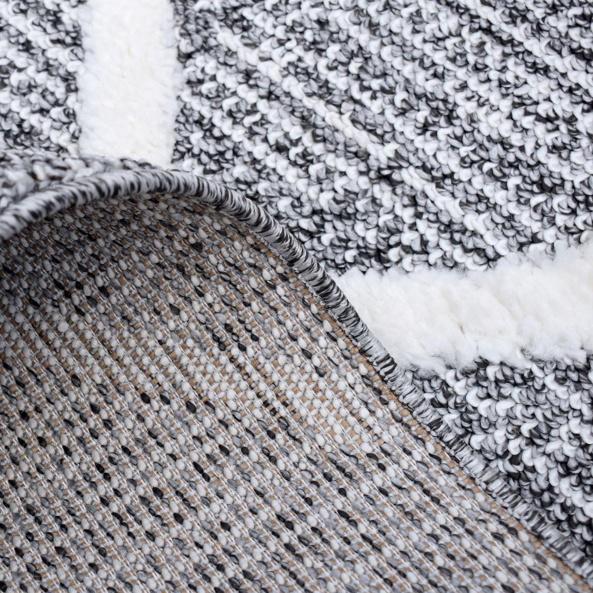 Tapis Turi en relief dessin géométrique, couleur gris et blanc