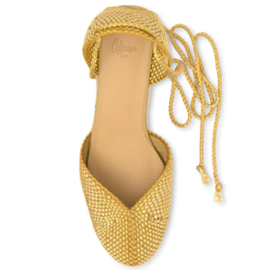 Alpargata Cora cuña de yute con rayón trenzado, cintas y escote en V con hilos metalizados