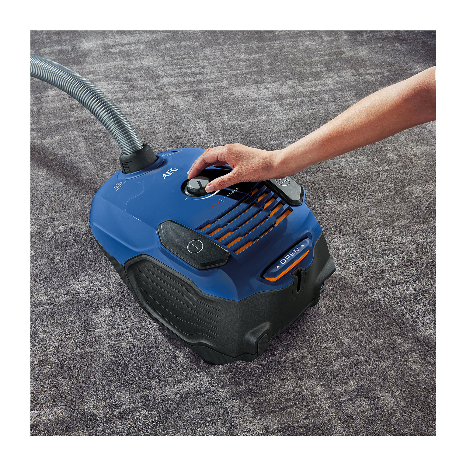AEG Aspiradora con bolsa VX6 de 800 W y 76 dB(A) VX6-2-IS-P | Reacondicionado