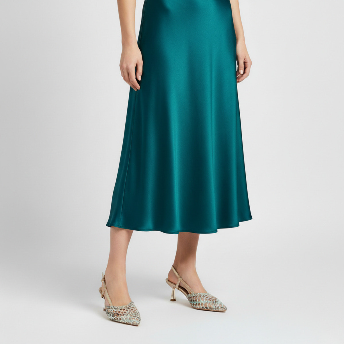 Decolletè cinturino regolabile - tacco 7,0 cm