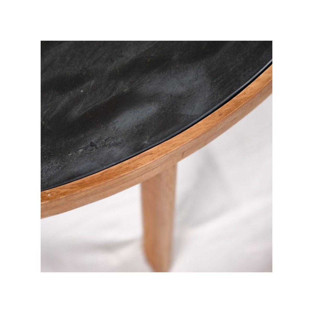 Table basse ronde en bois de manguier massif et plateau marbre noir - JENA