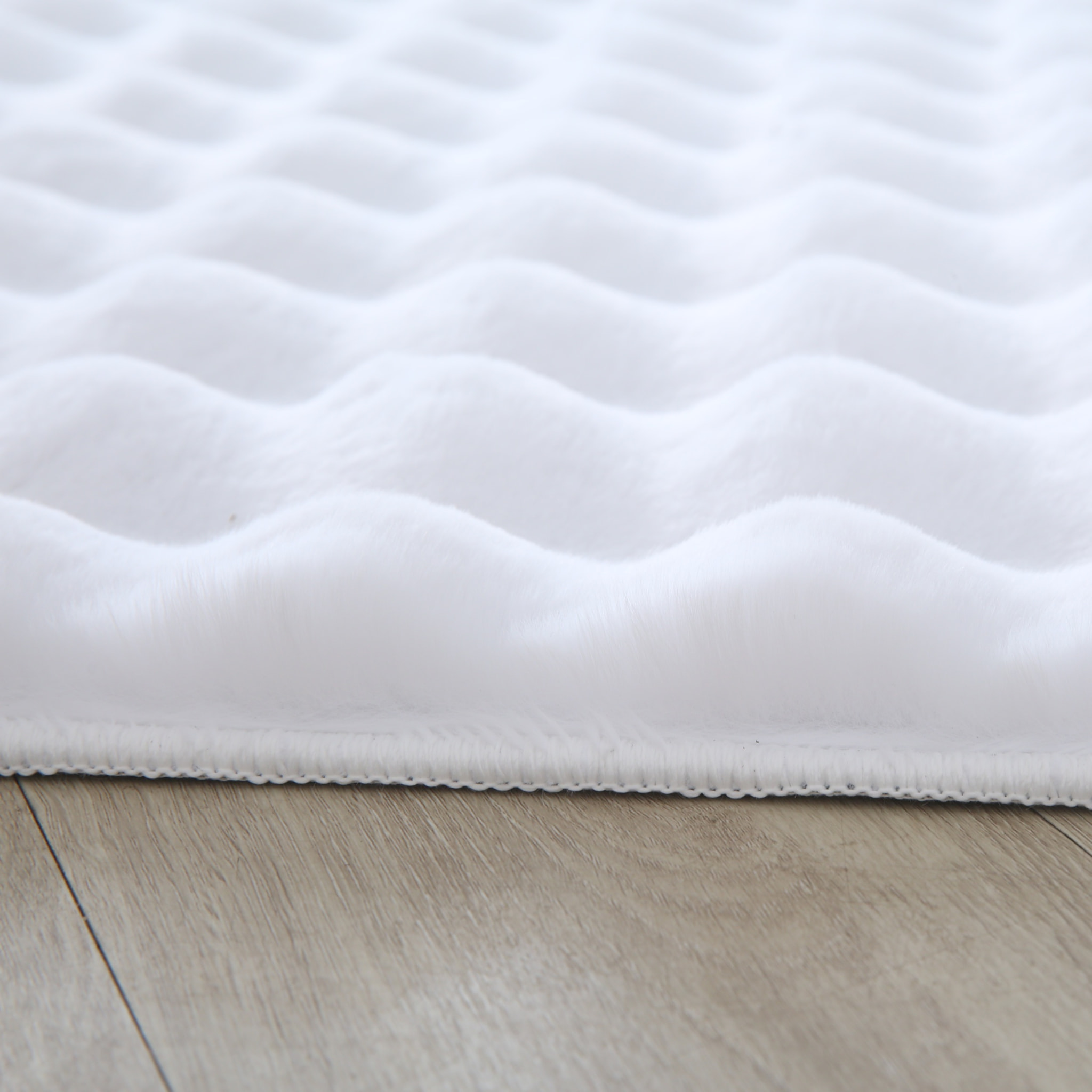 LAPONIE - Tapis uni doux en relief Blanc