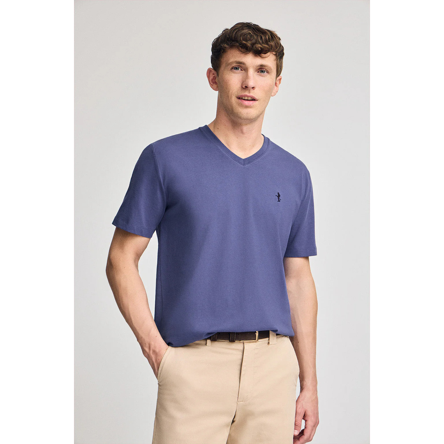 Camiseta violeta azulado de manga corta y cuello de pico con bordado Rigby Best