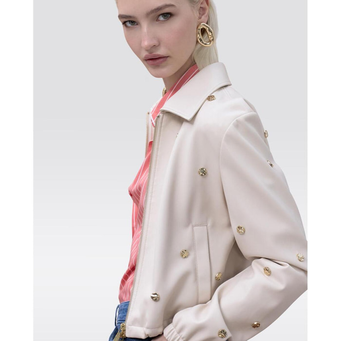 Giacca punteggiata di borchie rotonde effetto pelle