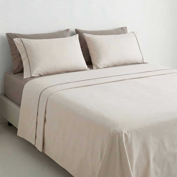 Completo lenzuola una piazza e mezza in cotone bicolore morbido e traspirante, set letto con lenzuolo sopra, sotto con angoli e federa, design con piping a contrasto elegante, tessuto leggero e resistente 116 gsm, certificato OEKO-TEX, comfort quotidiano