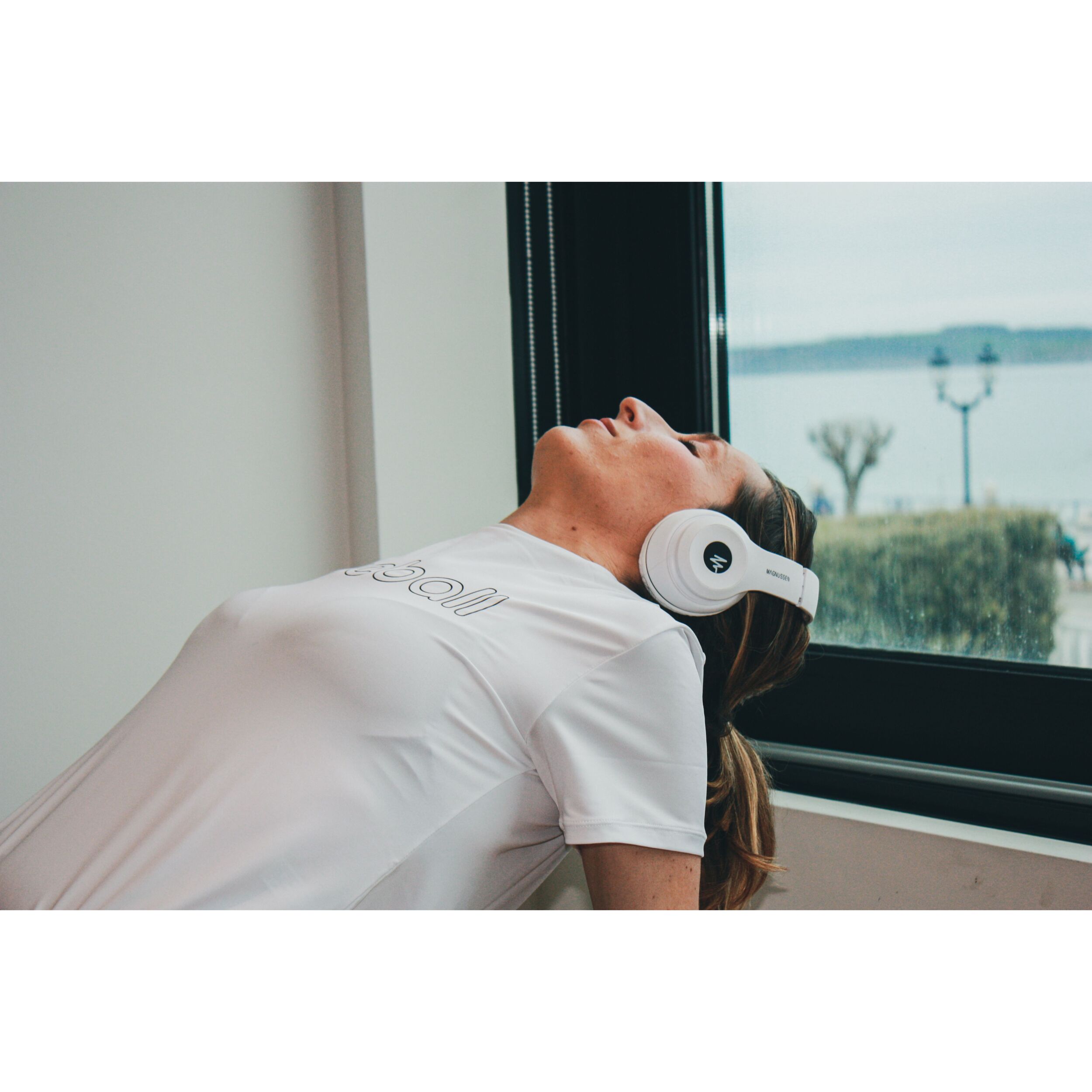 CAMISETA RUNNING PARA MUJER MANGA CORTA BLUEBALL EN BLANCO