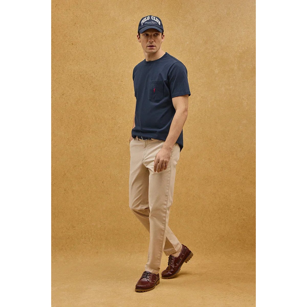 Camiseta azul marino con bolsillo y logo Rigby Go