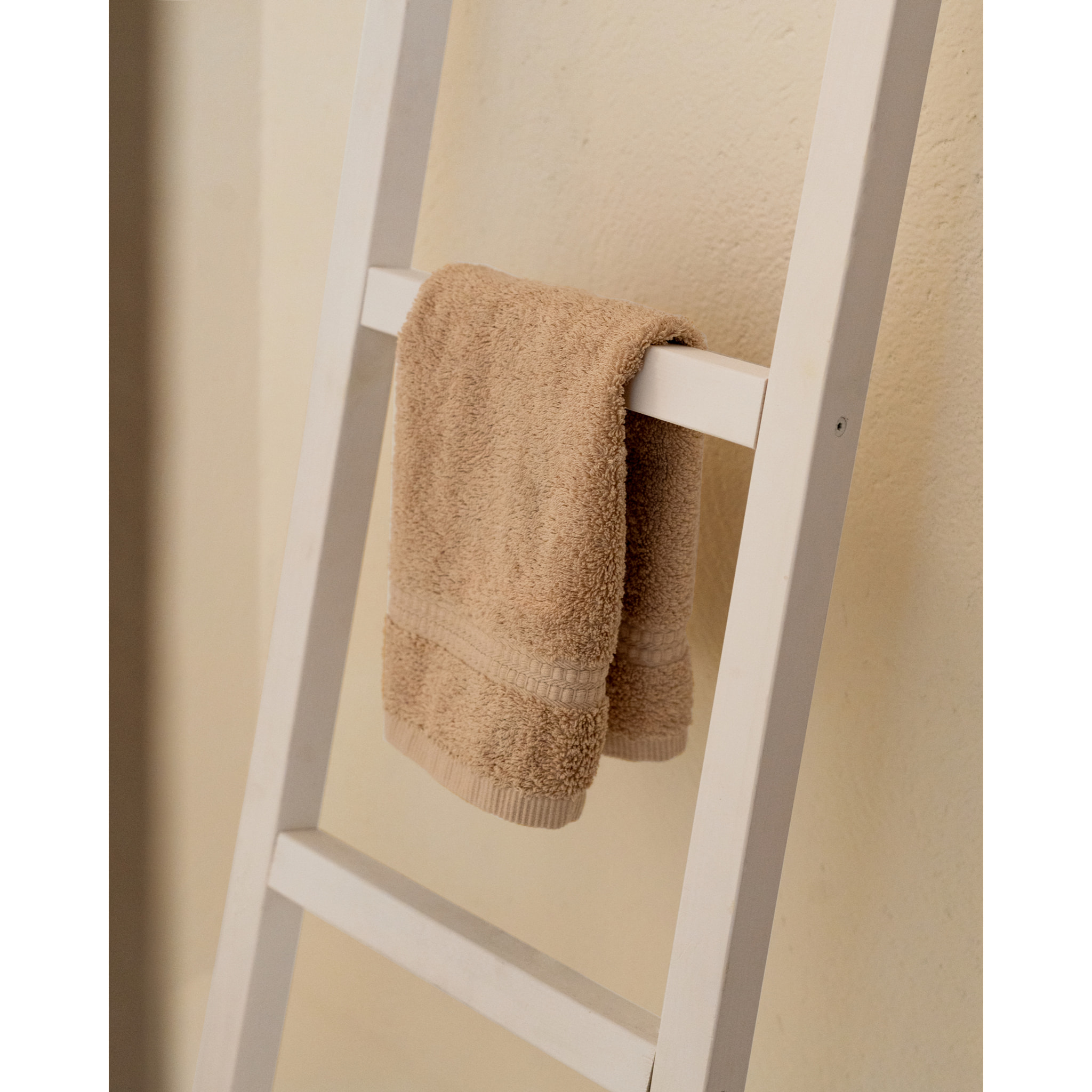 Escalera de madera maciza color blanco de 41x118x4cm Alto: 118 Largo: 41 Ancho: 3.5