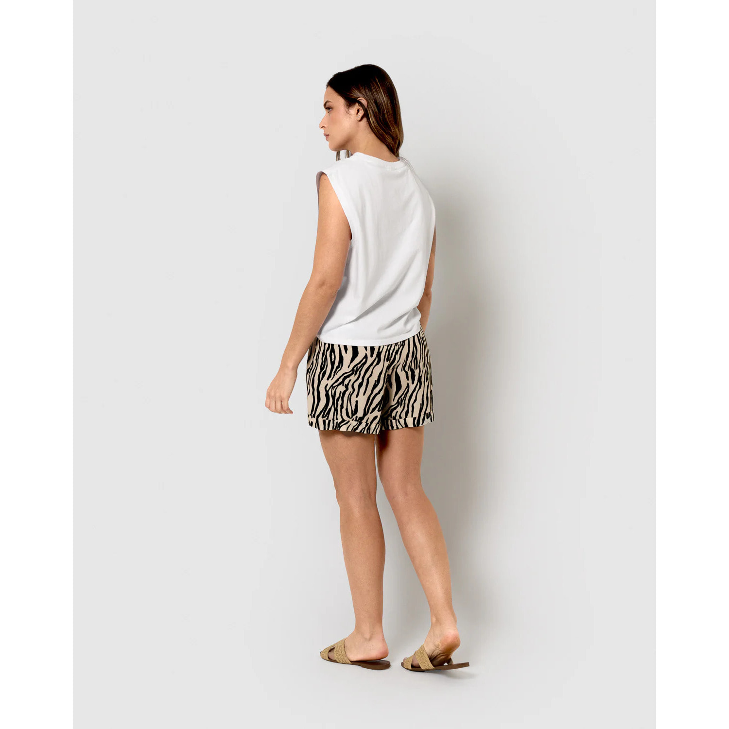Pantalón corto bambula detalles plisados yves beige/negro