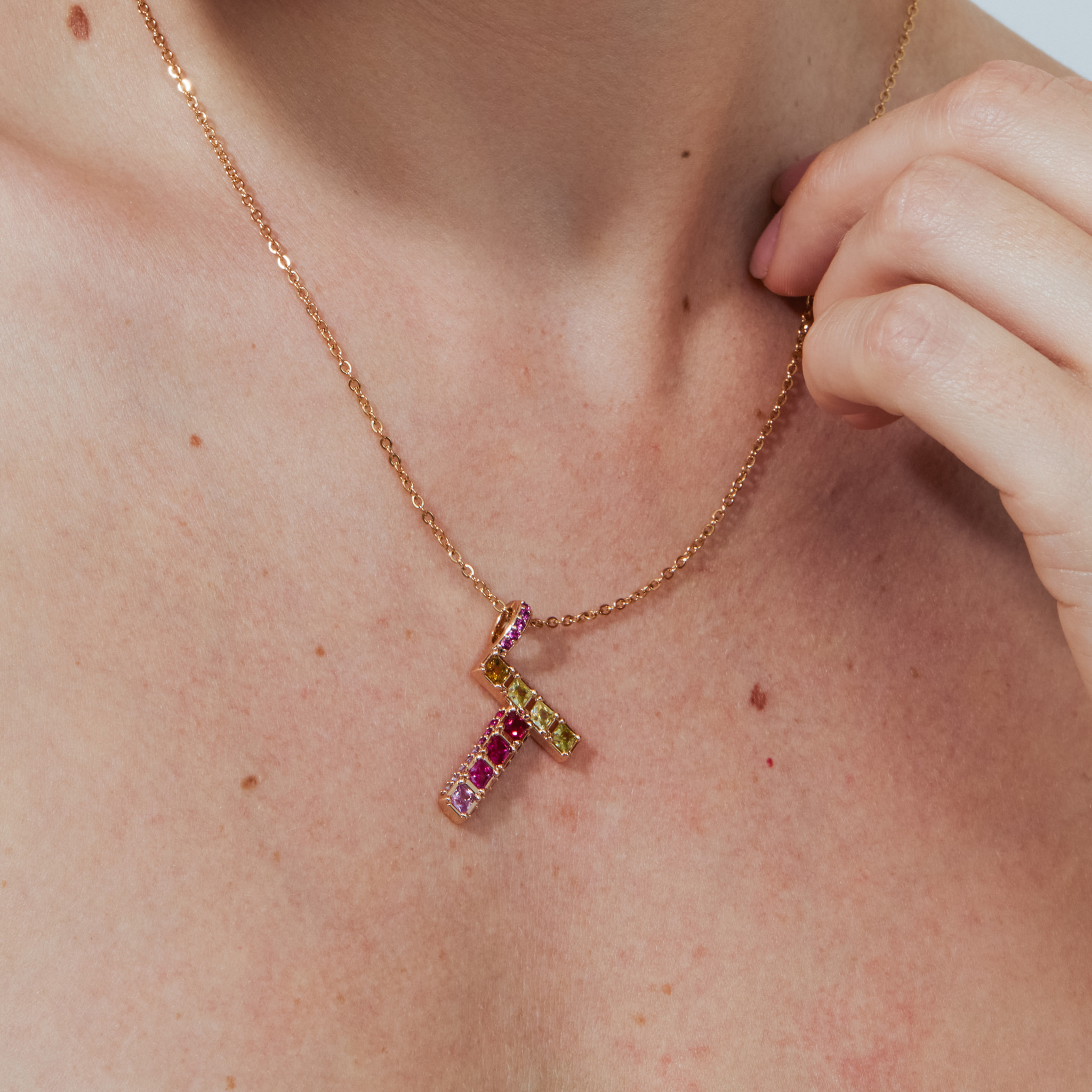 Collar T acabado oro rosa 18k