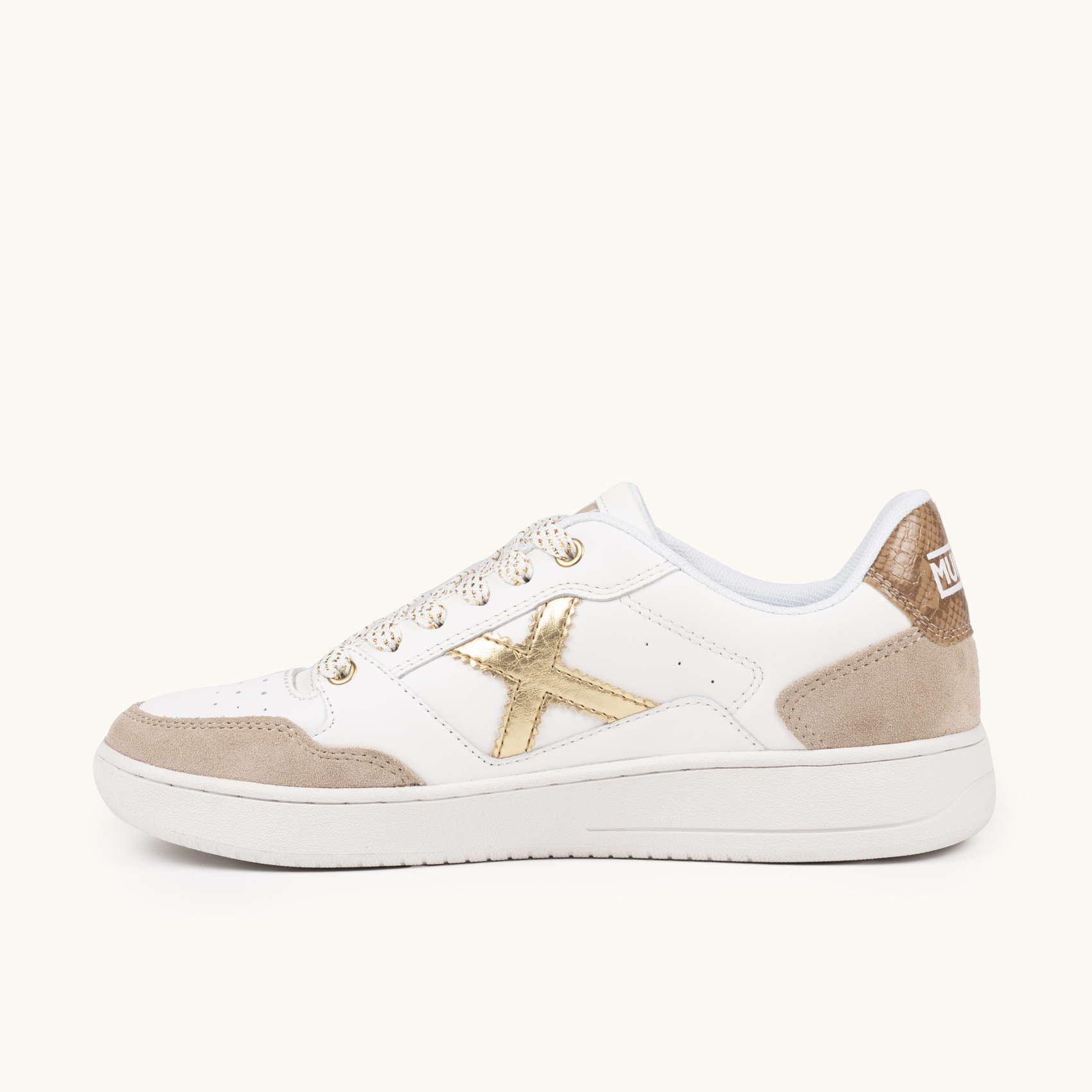 Zapatilla de Tenis Contemporánea Blanca y Oro MUNICH LEGIT WMN 109