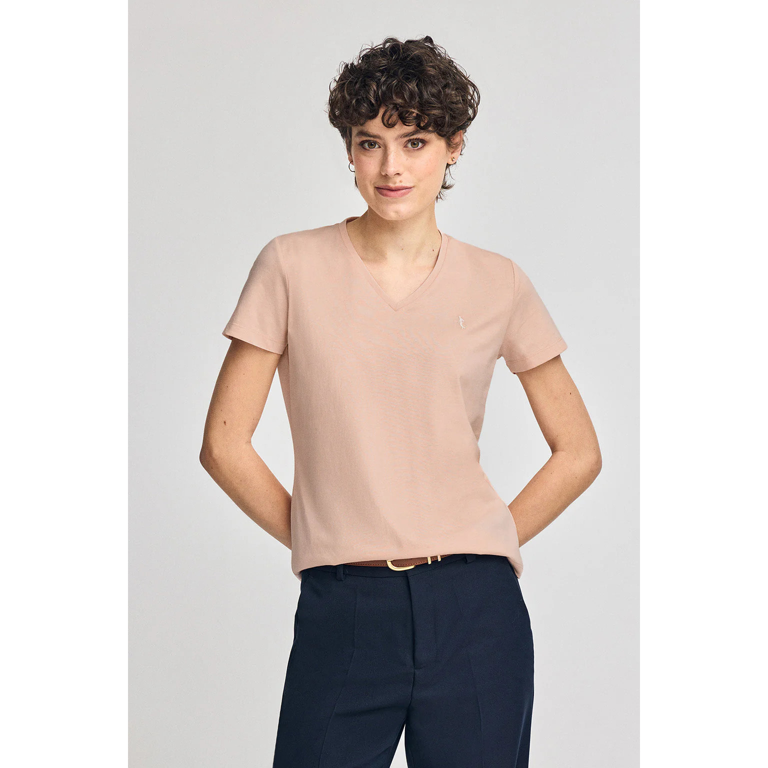 Camiseta color maquillaje de escote en pico y bordado Rigby Best