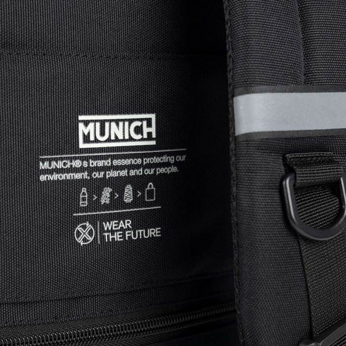 Mochila negra de poliéster reciclado MUNICH GATE X-39 UNDERSEAT BACKPACK