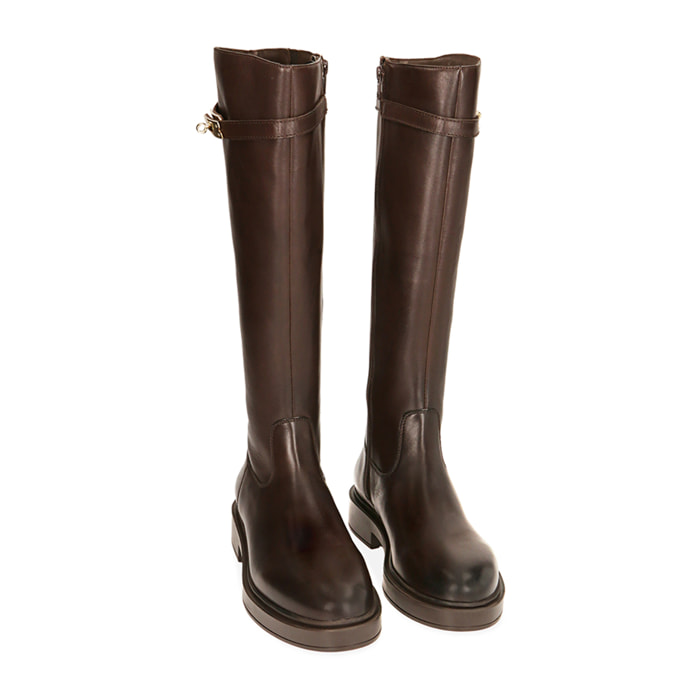 Botas de cuero marrón oscuro