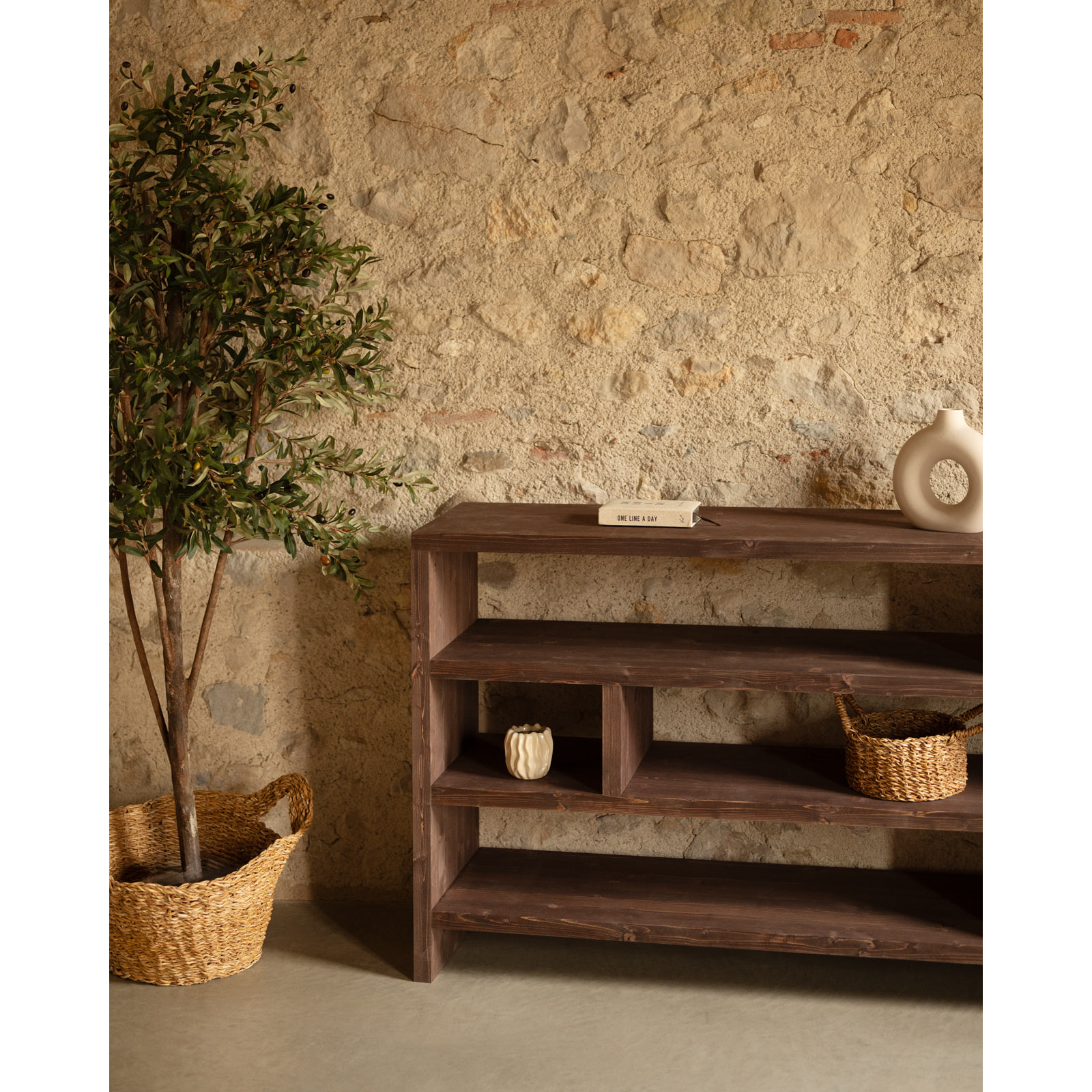 Estantería de madera maciza tono nogal de 80x140cm Alto: 80 Largo: 140 Ancho: 35