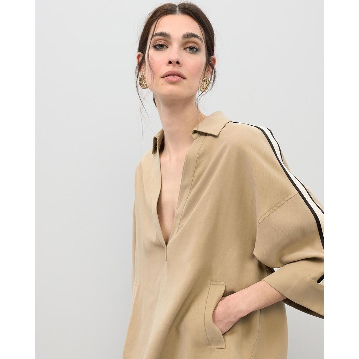 camicia con scollo a V