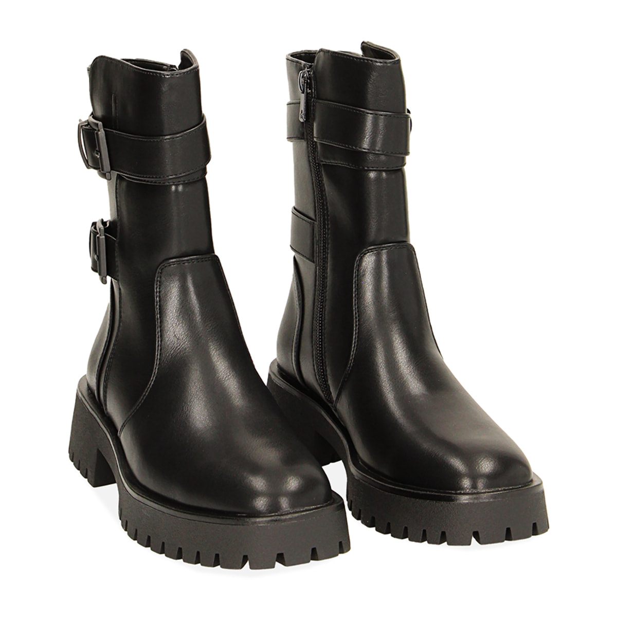 Botines negros con hebilla