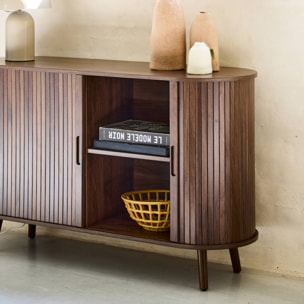 Buffet scandinave 2 portes coulissantes. 4 compartiments. effet bois rainuré. couleur noyer. buffet bas. L 120 x P 40 x H 75cm