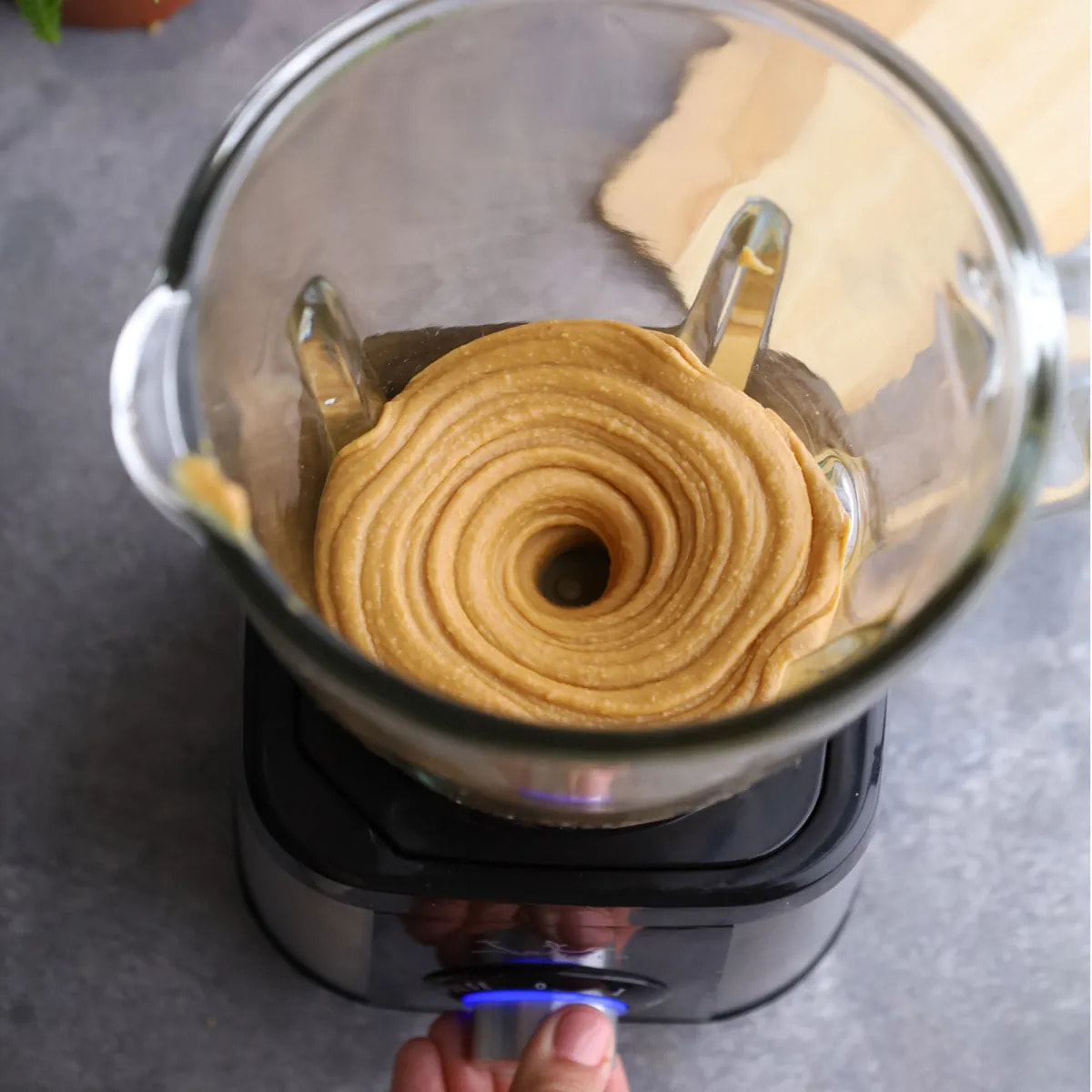 Batidora de vaso JATA BT604N de 1300 W. 4 cuchillas. 2 velocidades + pulse. Pica hielo