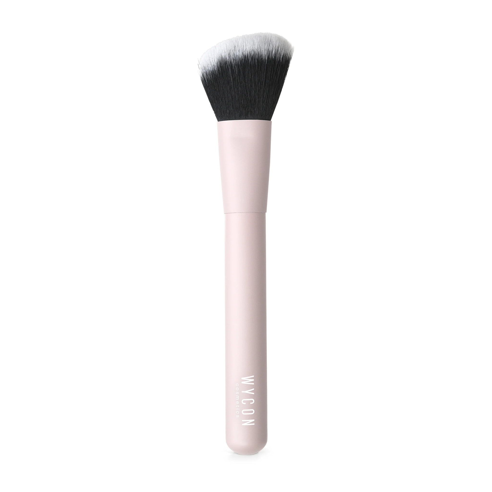 F109 DIFFUSION CHEEK Pennello obliquo dalle setole morbide e fitte ideale per scolpire ed esaltare gli zigomi in maniera naturale.