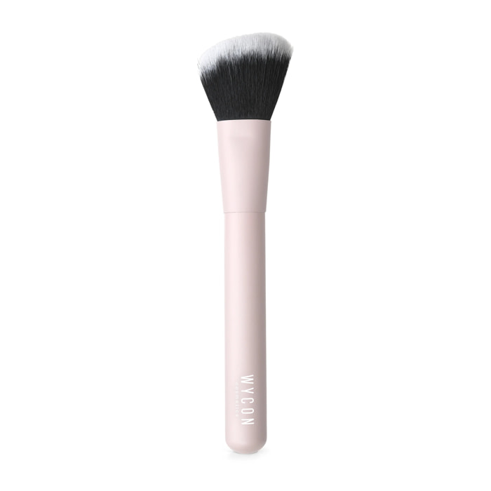 F109 DIFFUSION CHEEK Pennello obliquo dalle setole morbide e fitte ideale per scolpire ed esaltare gli zigomi in maniera naturale.