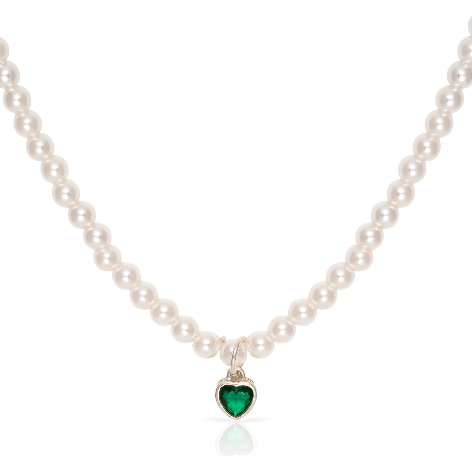 Collar de plata de ley 925 con cuentas de perla y colgante de corazón de cicón verde con cierre de resorte.