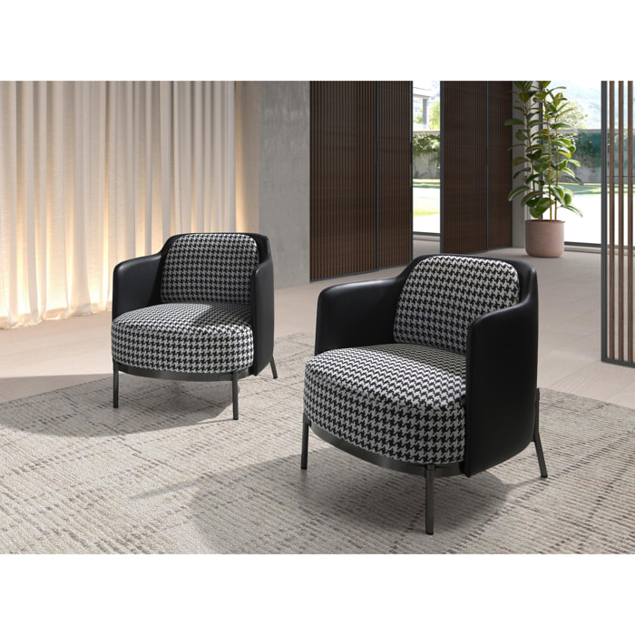 Sillón Angel Cerdá con reposabrazos tapizado en tela en blanca y negra y respaldo tapizado en polipiel negro patas de acero inoxidable pulido oscurecido 68x70x73cm
